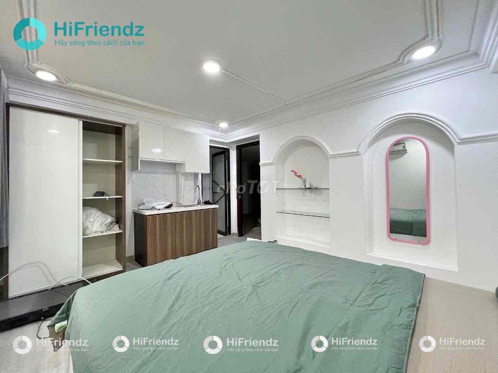 Rent the window room right around the democratic circle at the Otttel District 10 building.