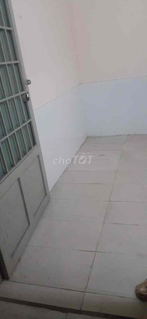 The motel near the main road, school's 500 meters from the gas.