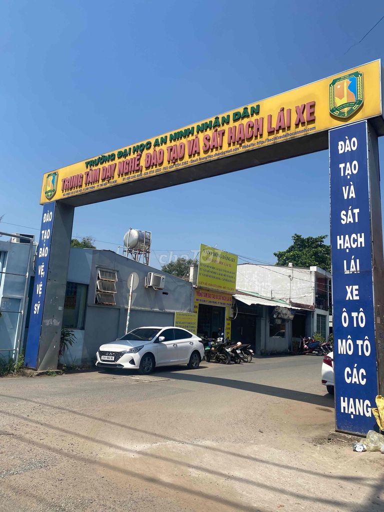 The motel near the main road, school's 500 meters from the gas.