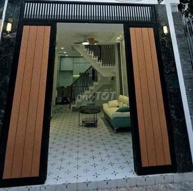 Six-foot New Year's Eve, 3-Paradum, 3 Bedrooms, 3 toilets, High Court