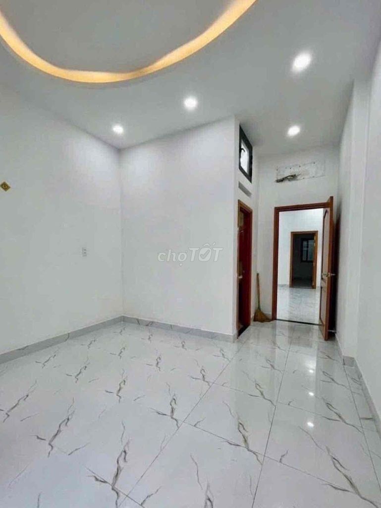 Six-foot New Year's Eve, 3-Paradum, 3 Bedrooms, 3 toilets, High Court