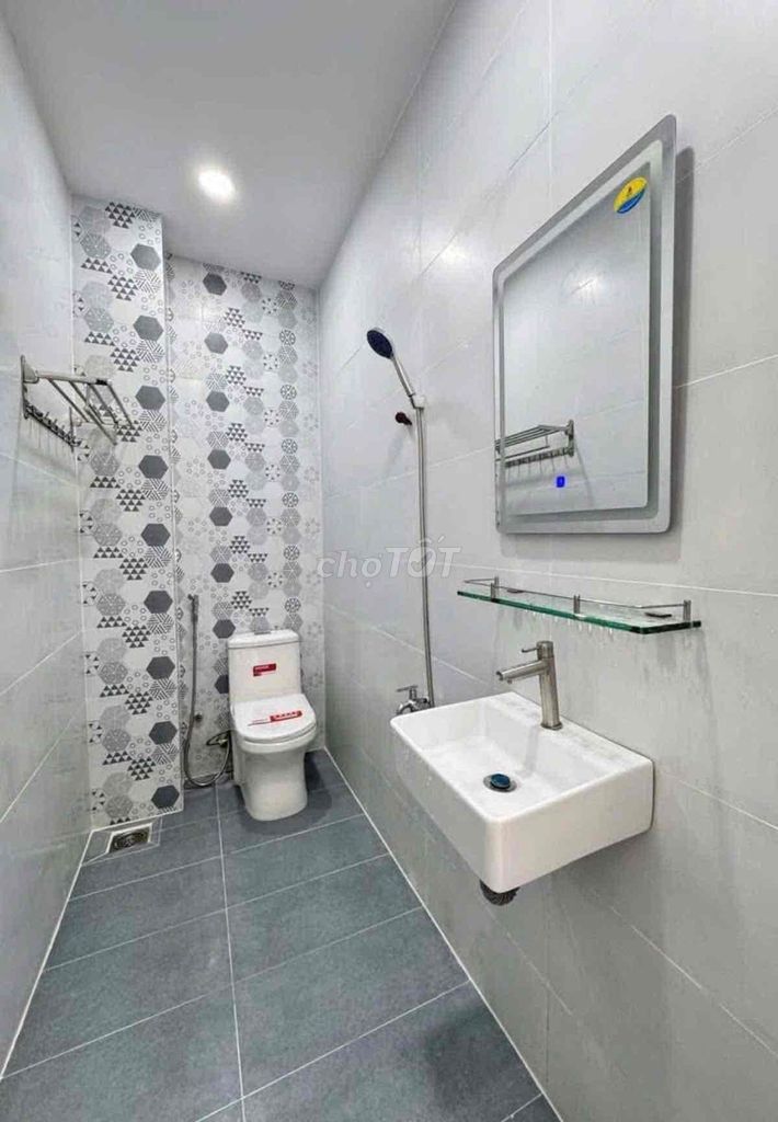 Six-foot New Year's Eve, 3-Paradum, 3 Bedrooms, 3 toilets, High Court