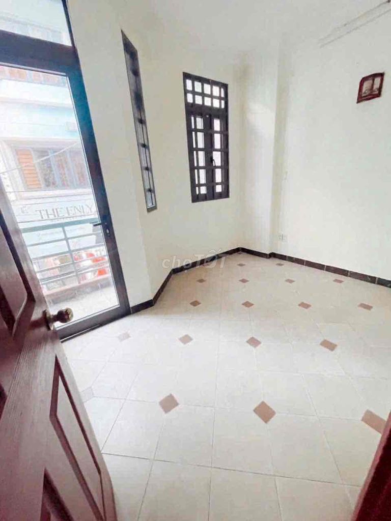 Rent Đoàn Thị Điểm, 3 floors, 48 meters, 4 bedroom 3/3 toilets, 6 meters across, 18 million
