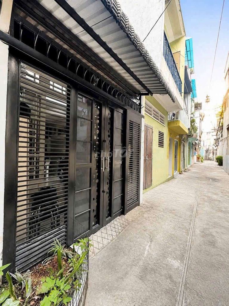 17 million -- three bedrooms -- Bùi Văn Thêm.