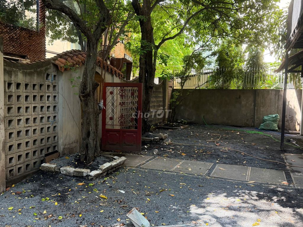Rent an alley house on Hai Bà Trưng.