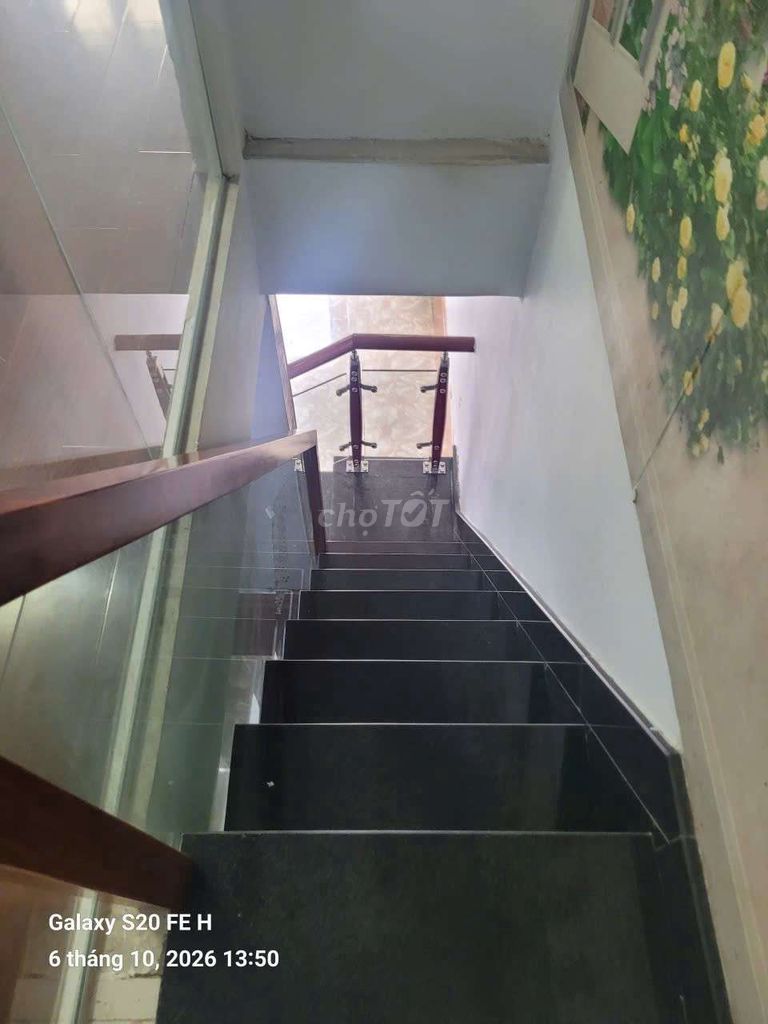 Rent a house. One floor. Two floors. A bathroom.
