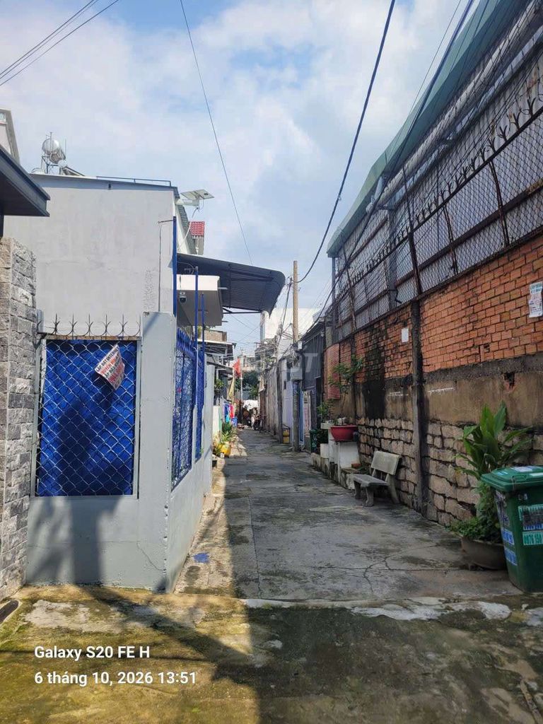 Rent a house. One floor. Two floors. A bathroom.