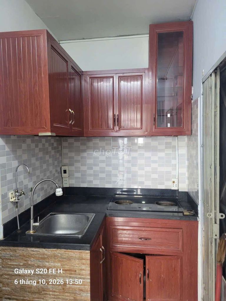 Rent a house. One floor. Two floors. A bathroom.