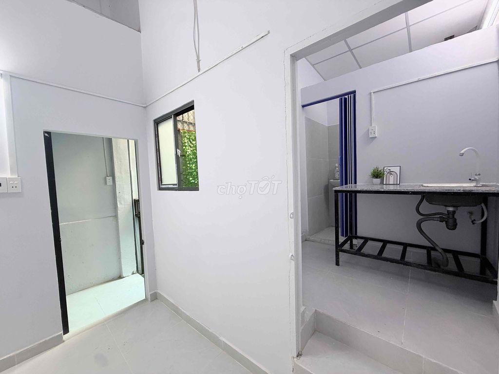 New room, high guard, kitchen cup.