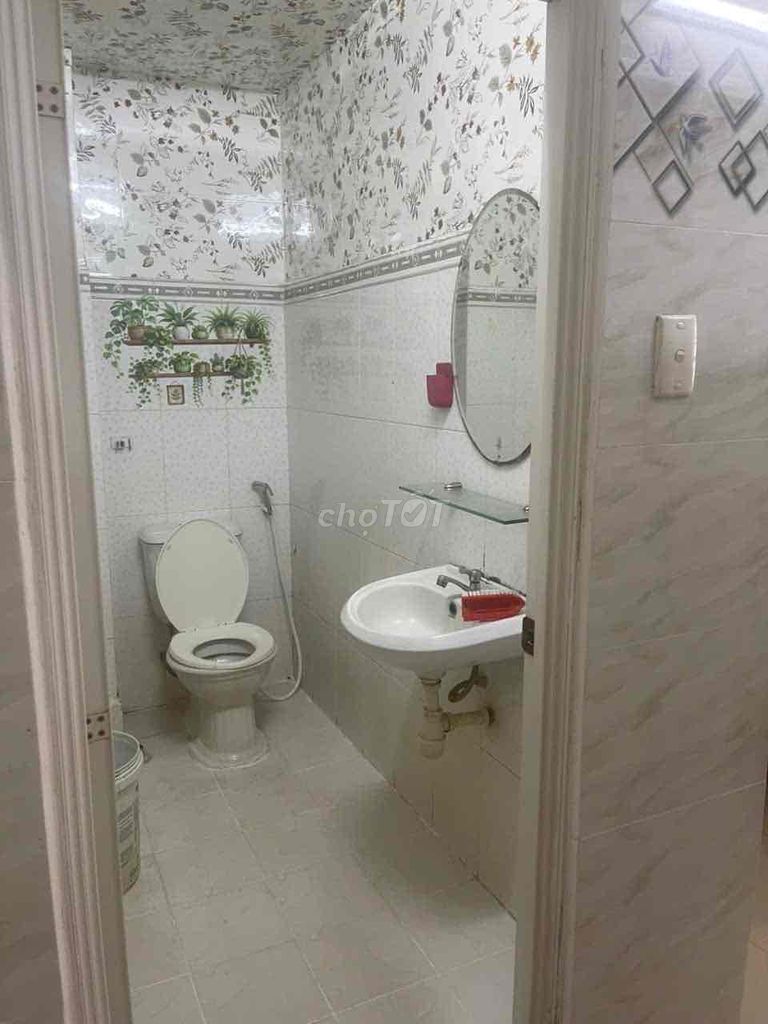 A fully guarded Phú Nhuận interior room