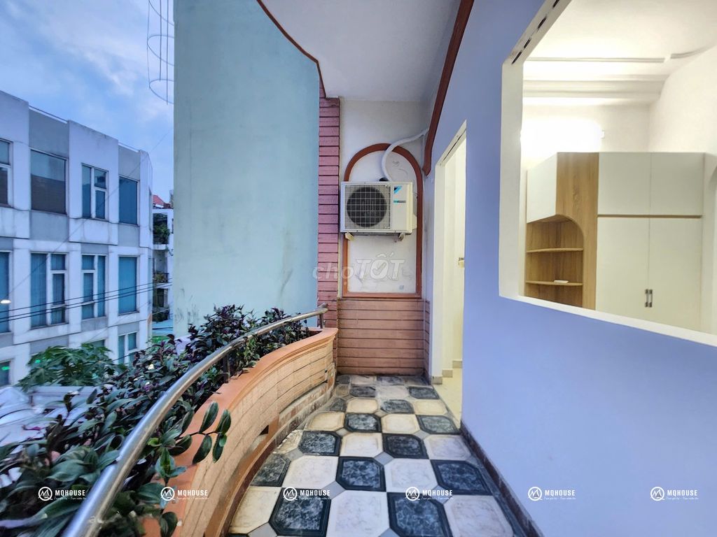 The balcony room's open - private laundry near the city Cộng Hòa