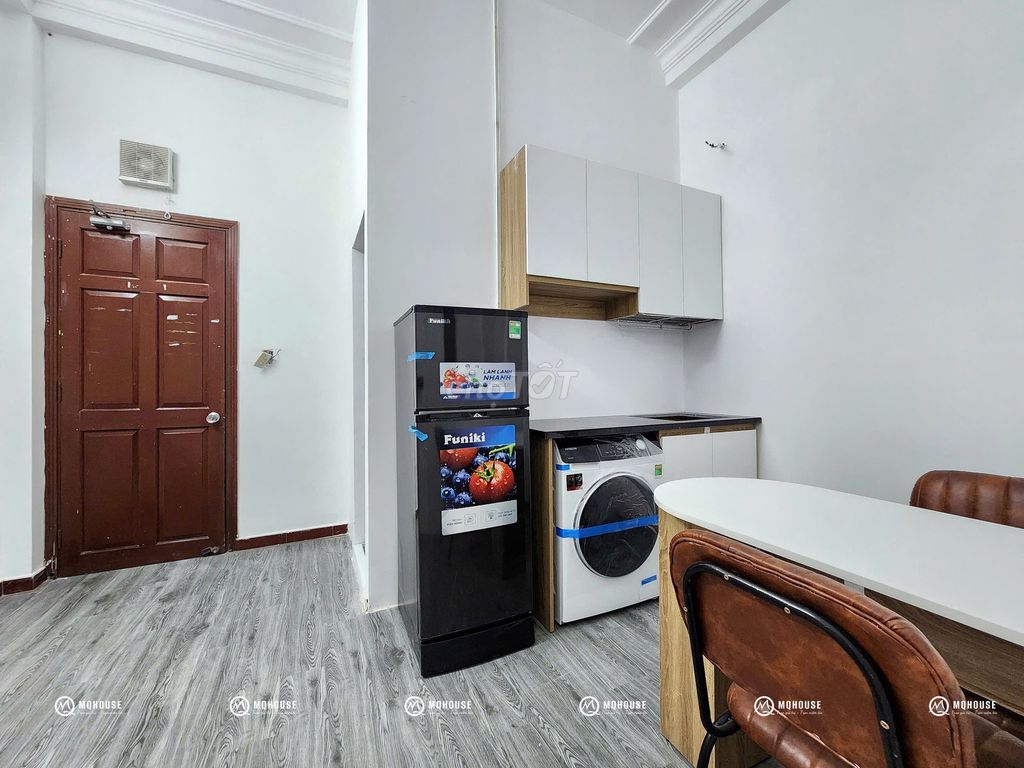 The balcony room's open - private laundry near the city Cộng Hòa