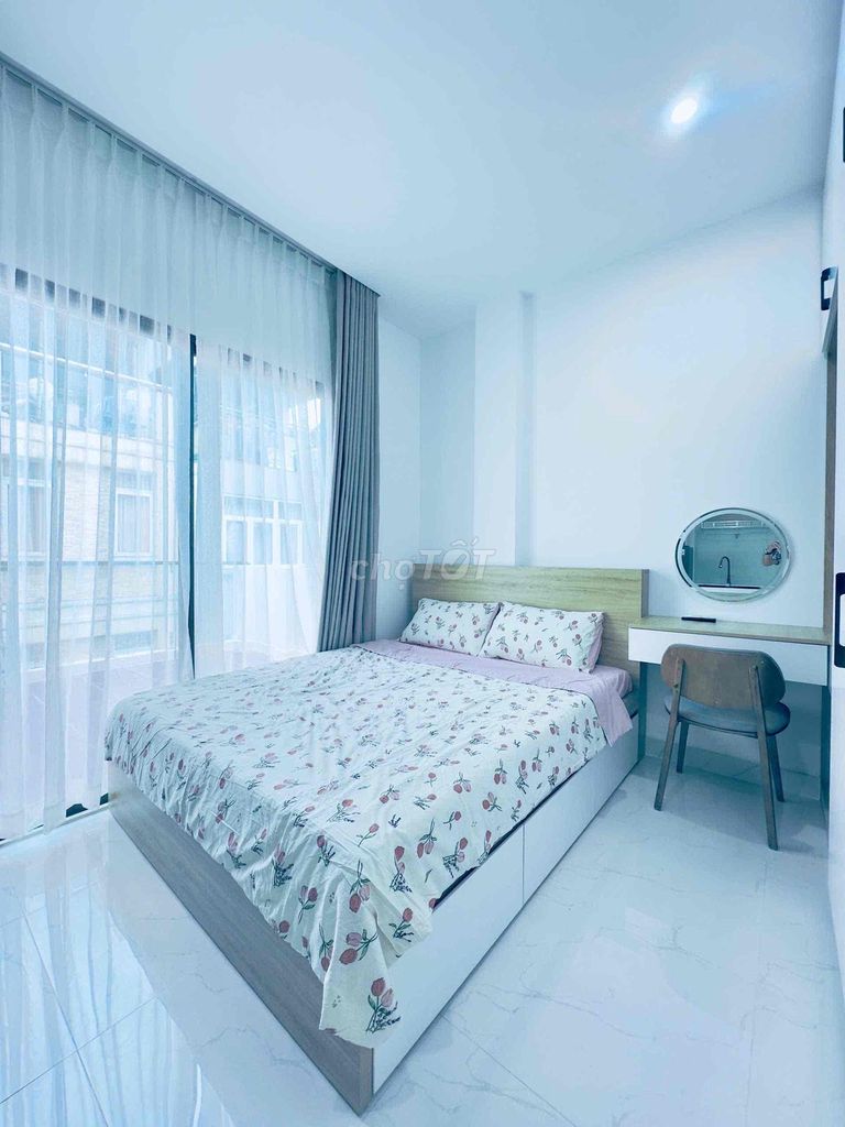 The Royal Park House is at the heart of District 10, near the University of Economics.