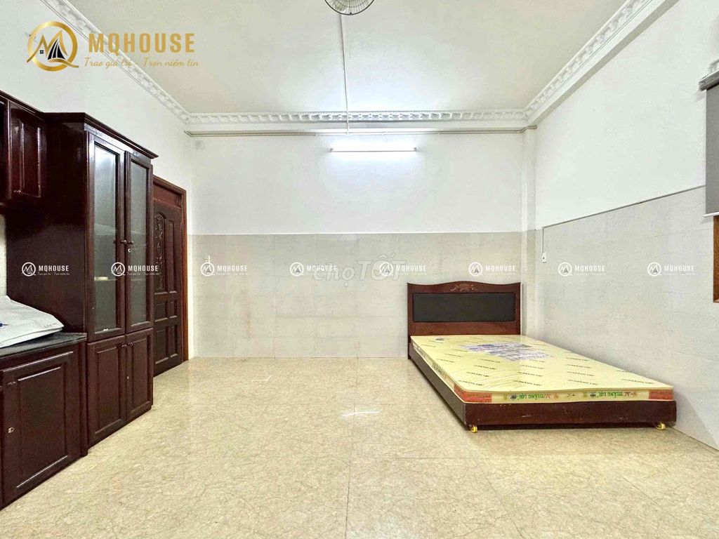 back yard room - open elevator at the flower market