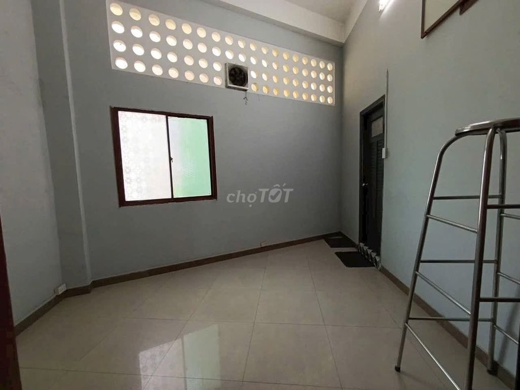 Rent apartment 341 Trần Phú, just around the corner.