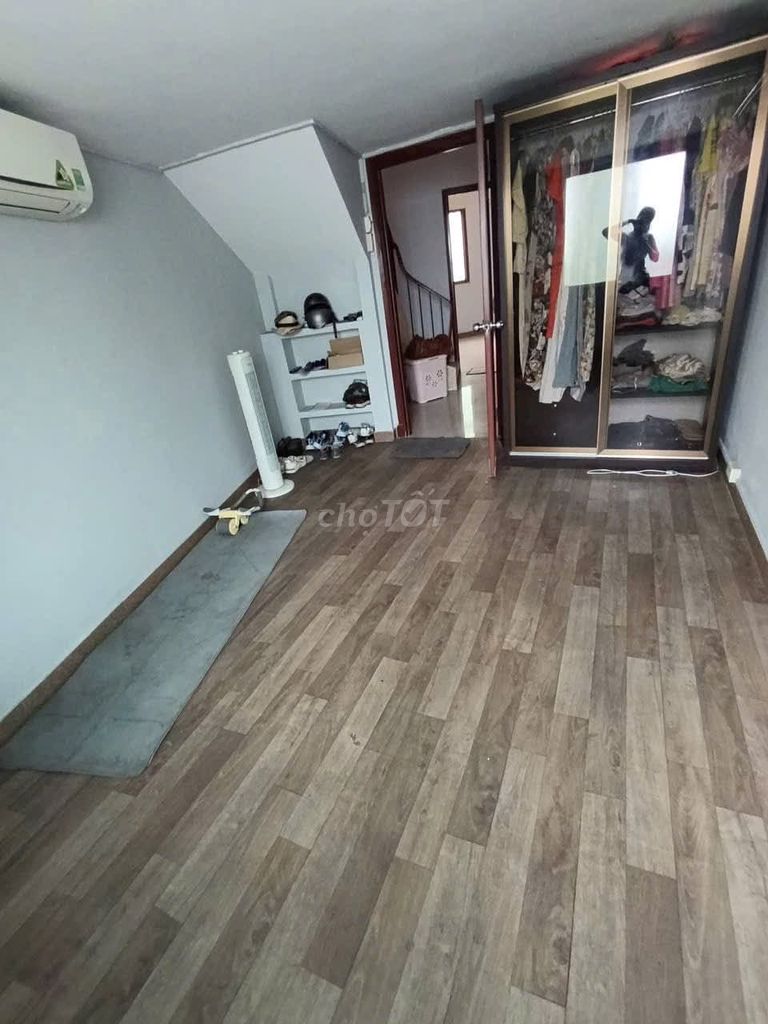 Rent apartment 341 Trần Phú, just around the corner.