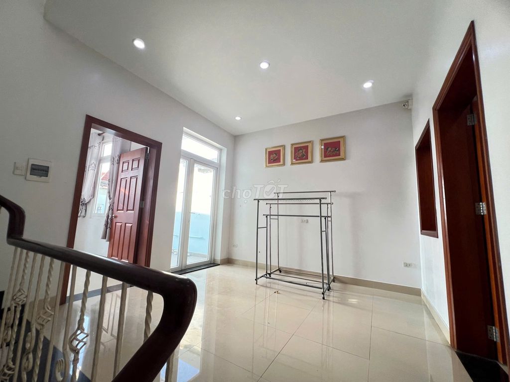 For renting the entire floor - 65 square feet - 5.3 million.