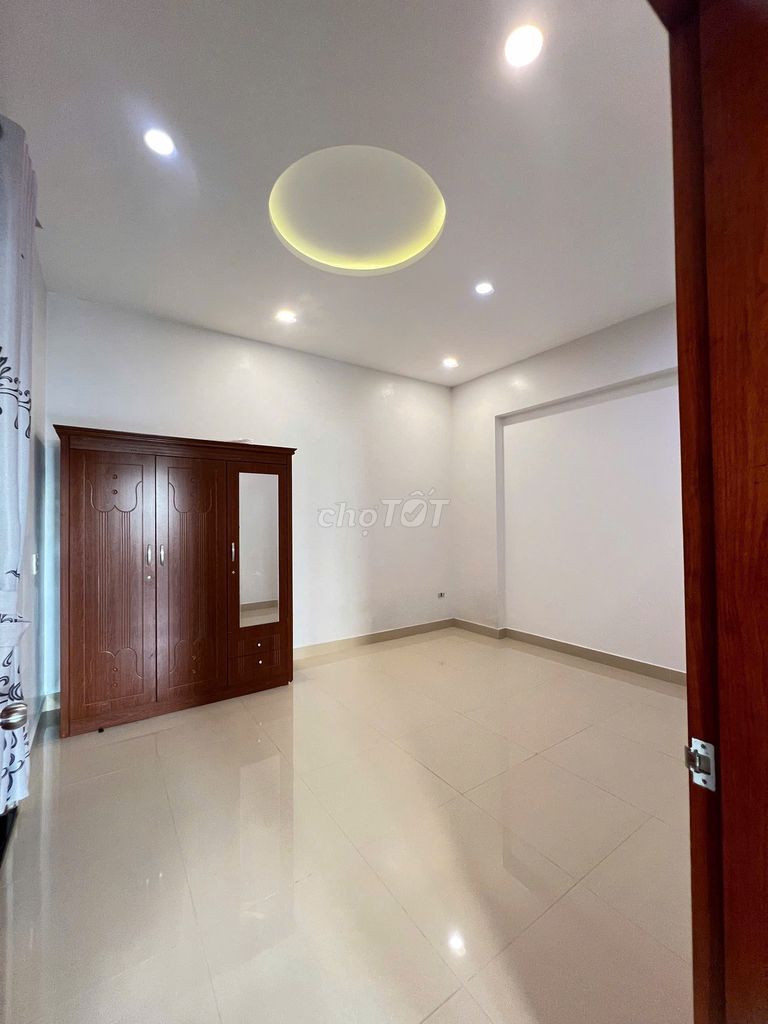 For renting the entire floor - 65 square feet - 5.3 million.