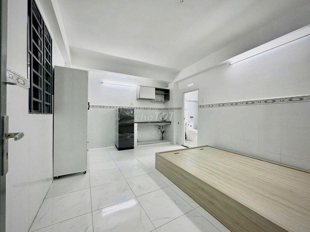 Airport studio - full interior