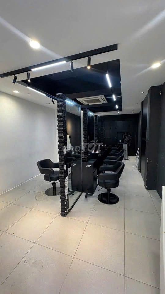 Rent 1 Sư Vạn Hạnh District 10 area 417 M M M M 3 floor set at 62 million