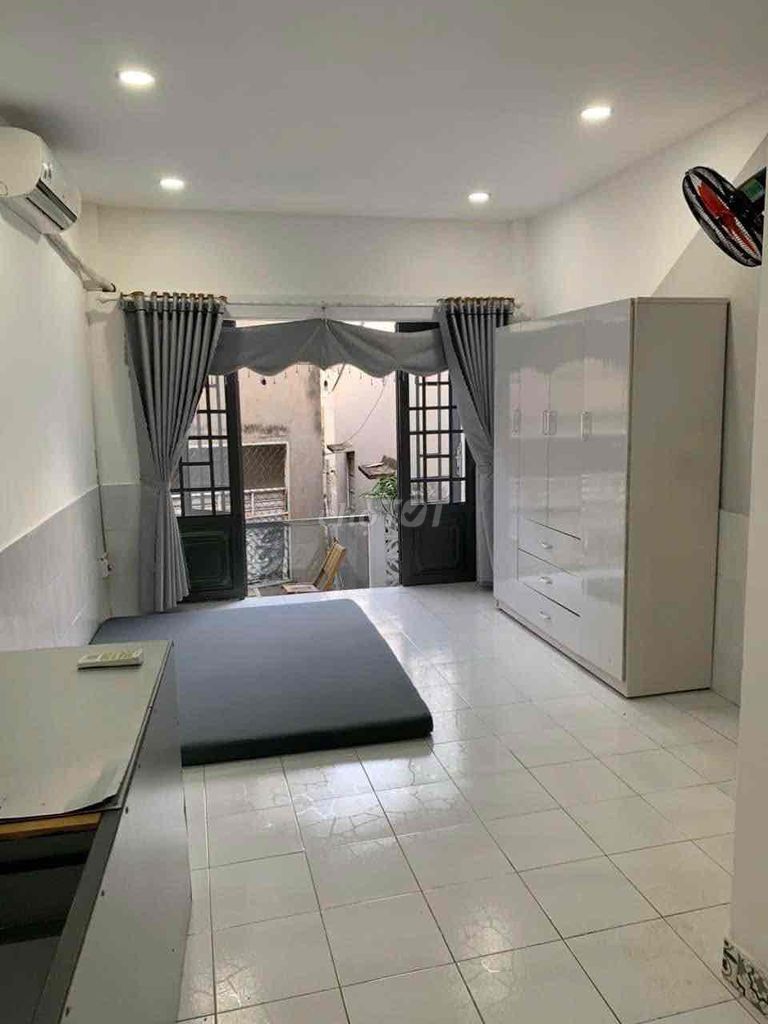 The original house. Full interior. Two bedrooms. Three toilets. Route 1.5 meters