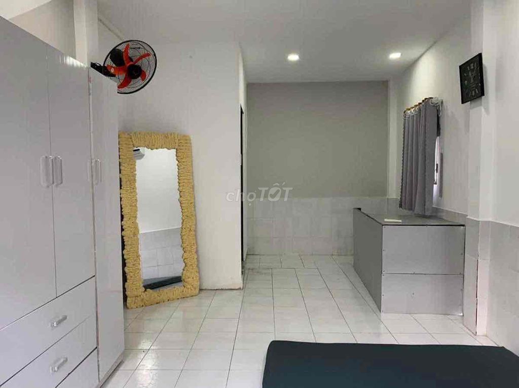 The original house. Full interior. Two bedrooms. Three toilets. Route 1.5 meters