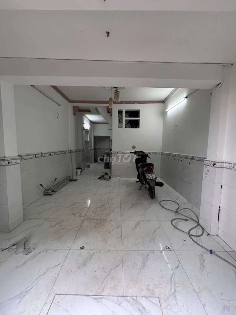 To rent clean new houses.