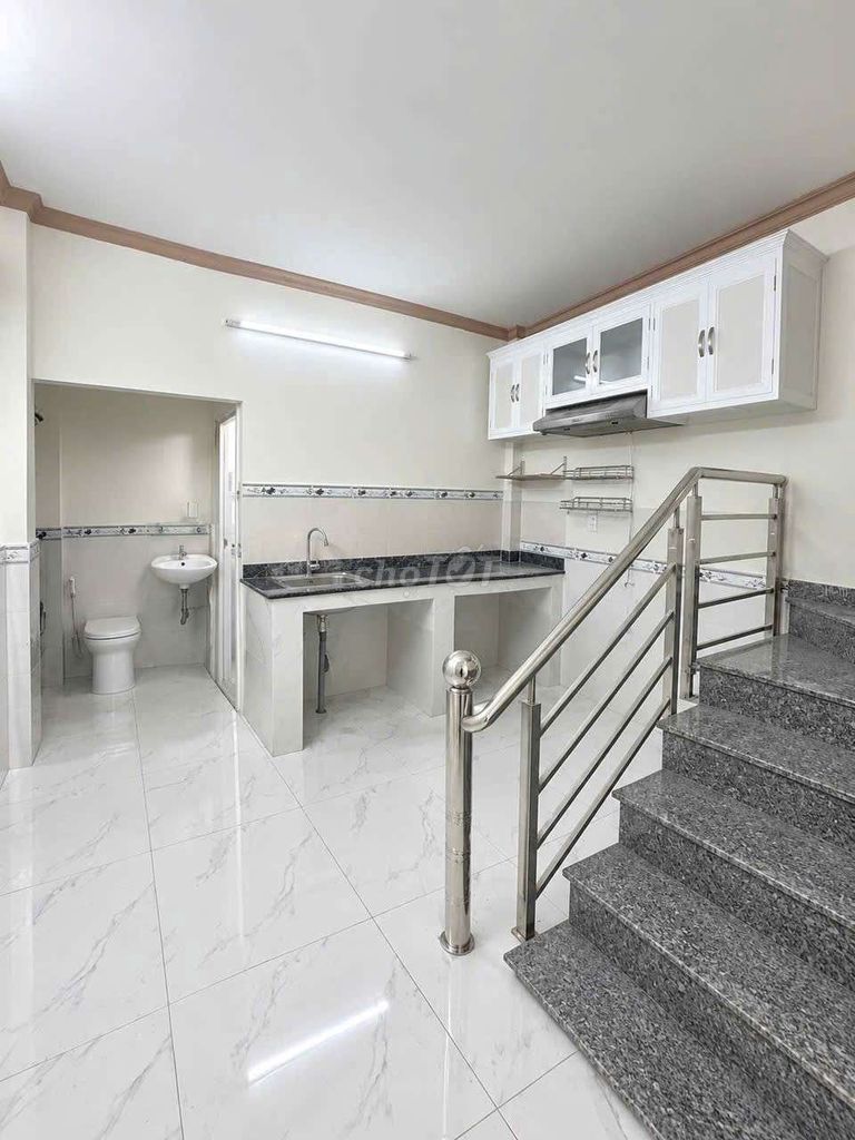 To rent clean new houses.