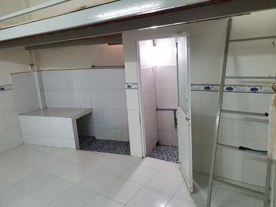 The motel room near the Tan Son Nhutung Airport in Tân Bình.