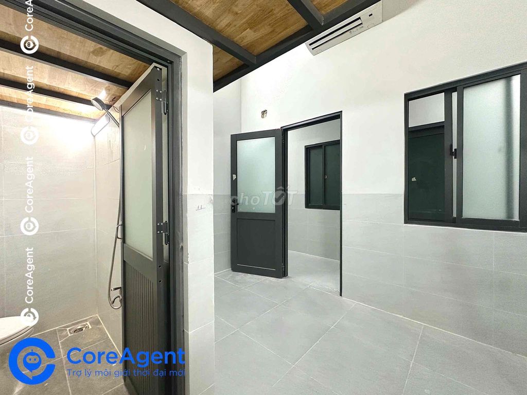 new building room tone - full interior - elevator near Ndsen