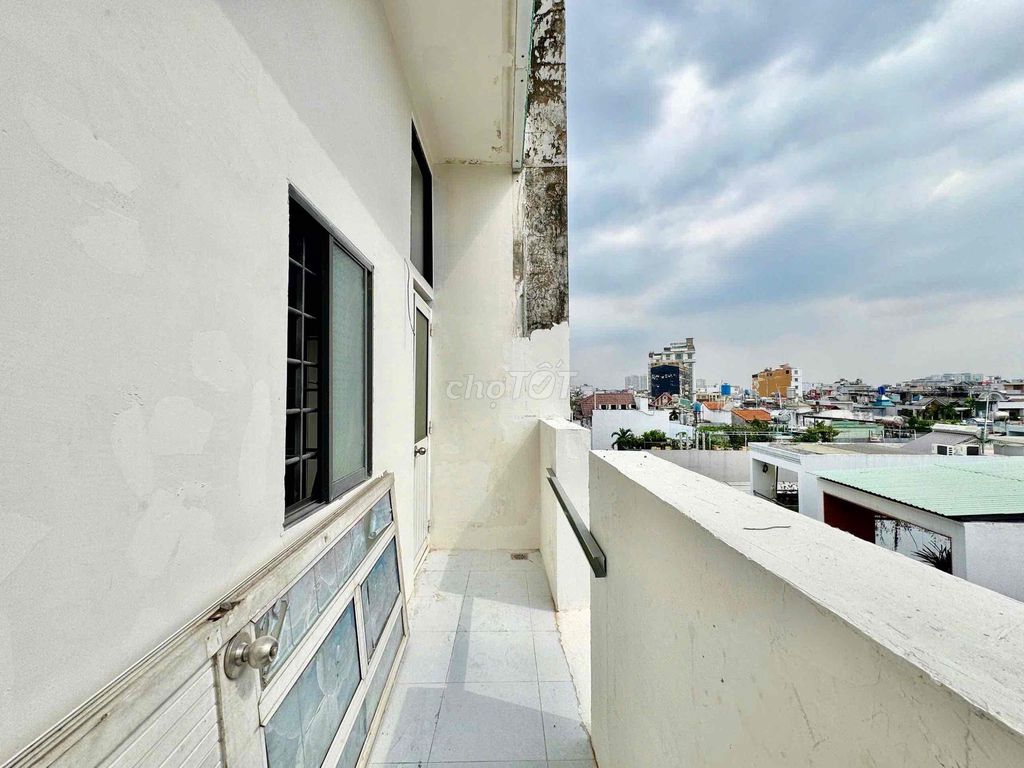 The new construction lodge is 100% near the University of Constitution, Hong Eagle University, Open University, markety.