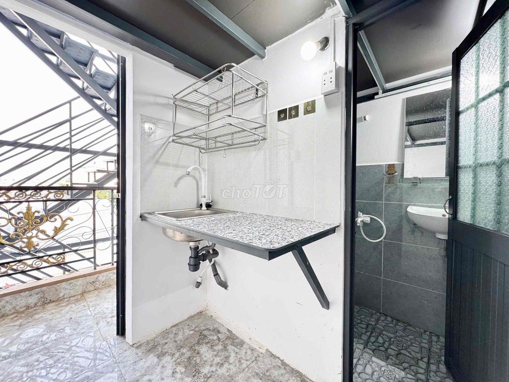 The new construction lodge is 100% near the University of Constitution, Hong Eagle University, Open University, markety.