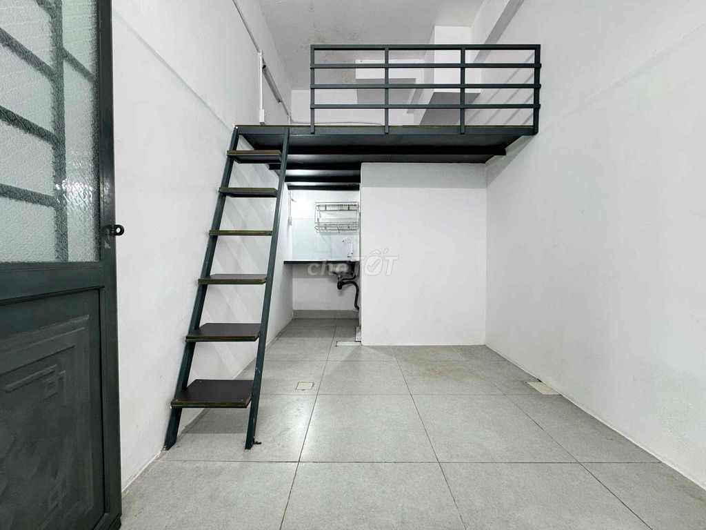 The new construction lodge is 100% near the University of Constitution, Hong Eagle University, Open University, markety.