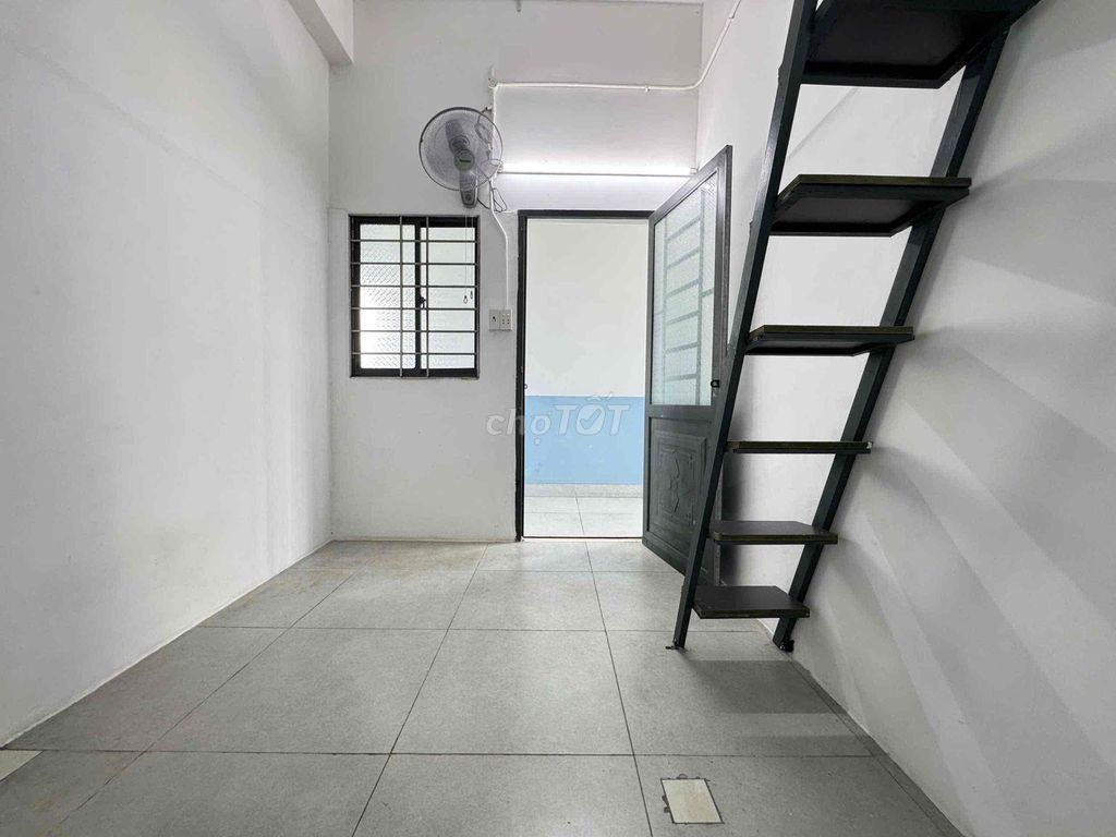 The new construction lodge is 100% near the University of Constitution, Hong Eagle University, Open University, markety.
