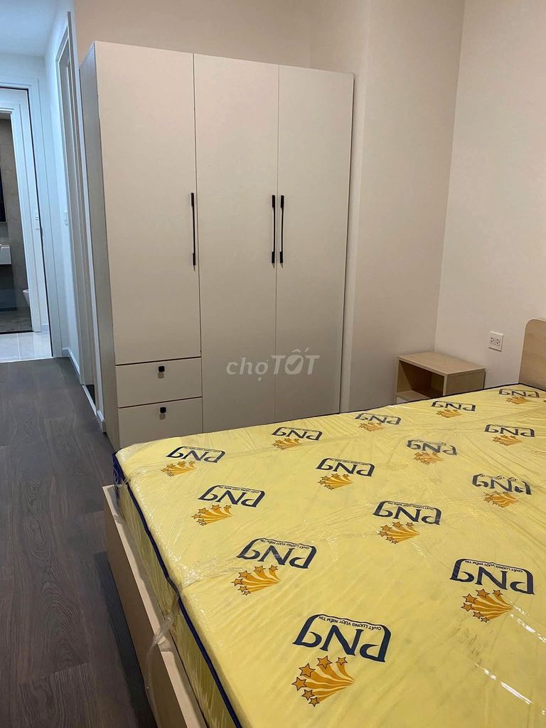 Victoria Village rents room 2 bedrooms full of furniture for 18 million a month.