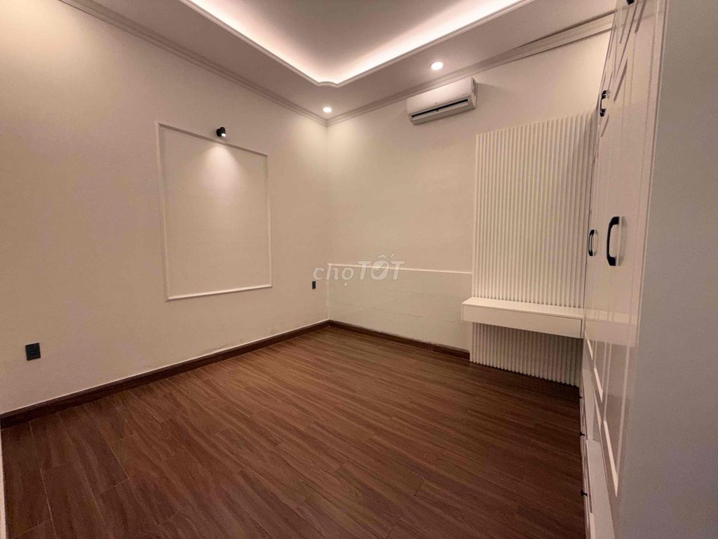 Rent a new apartment. 1135, 7th.