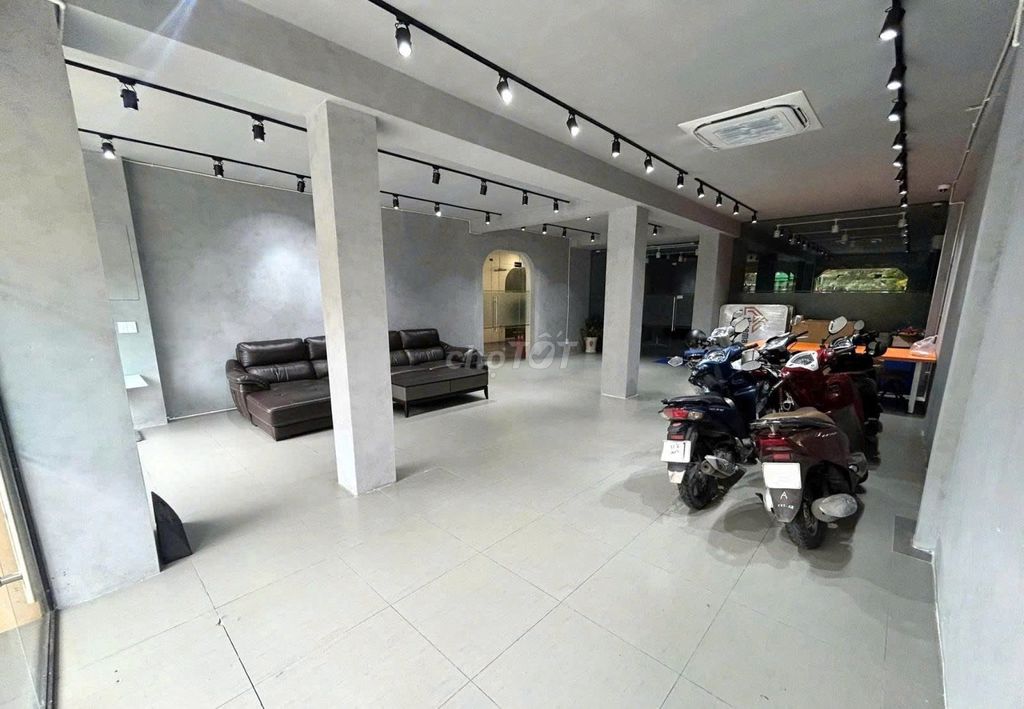 Rents 708-710 cmt8, freshst.