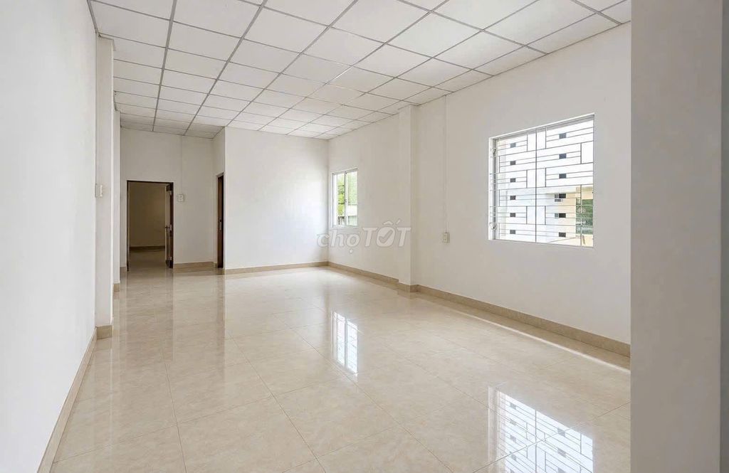 Rent the building. Two hundred Hồ Văn Huê.