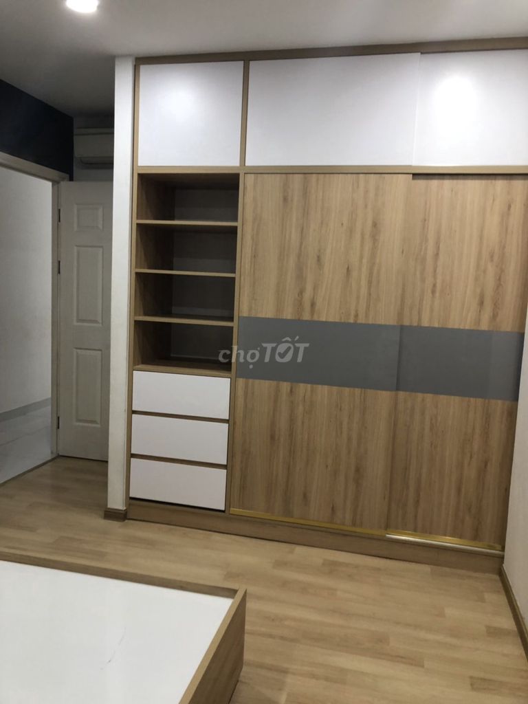 Cộng Hòa Plaza -- 100 M2 -- (3 bedrooms - 2 toilets) 14 million.