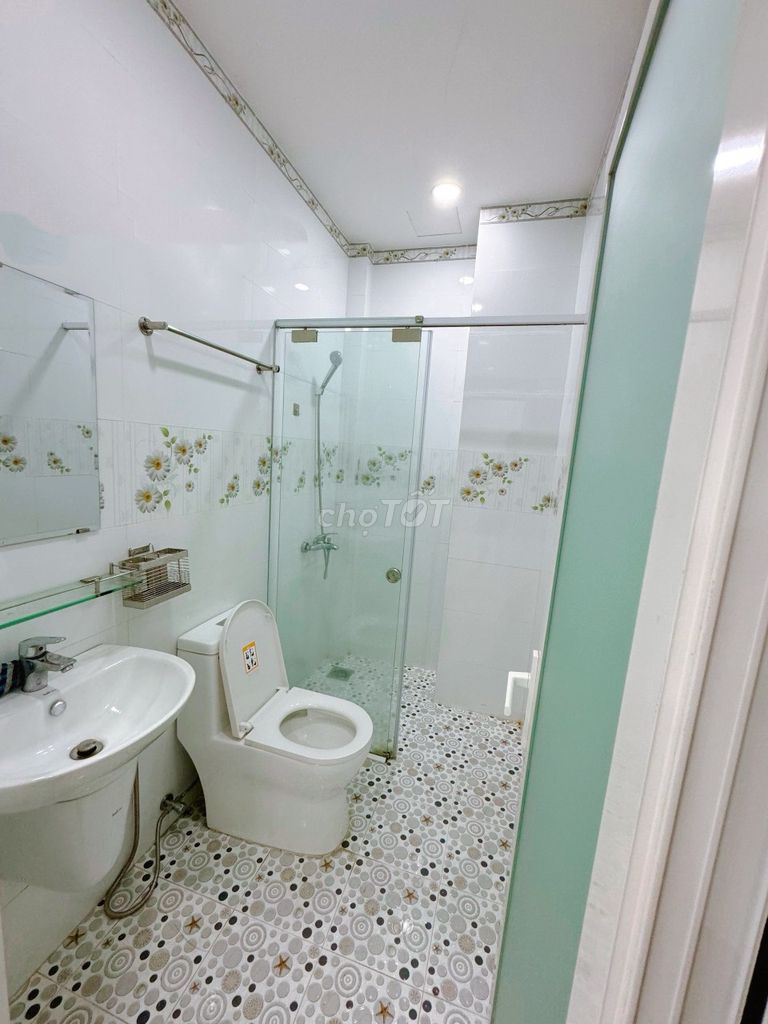 Let's rent out the 2nd floor. 60 meters wide.