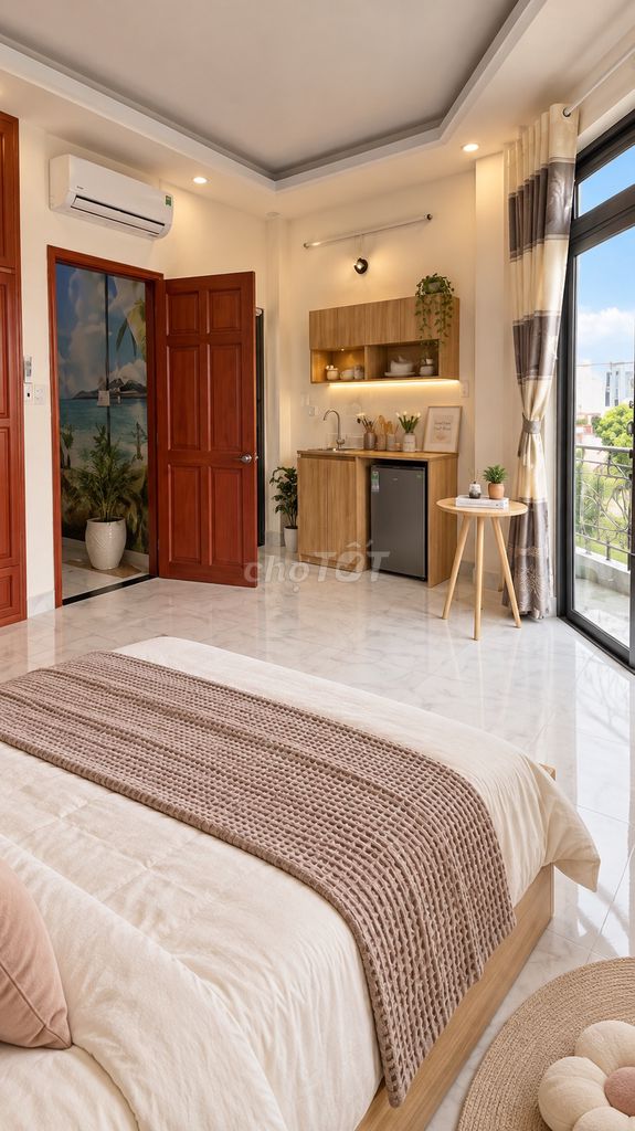 The Bình Tân studio does not have a full block of furniture near the shower bow.