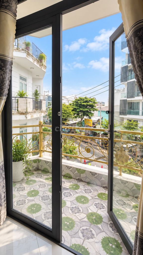 The Bình Tân studio does not have a full block of furniture near the shower bow.