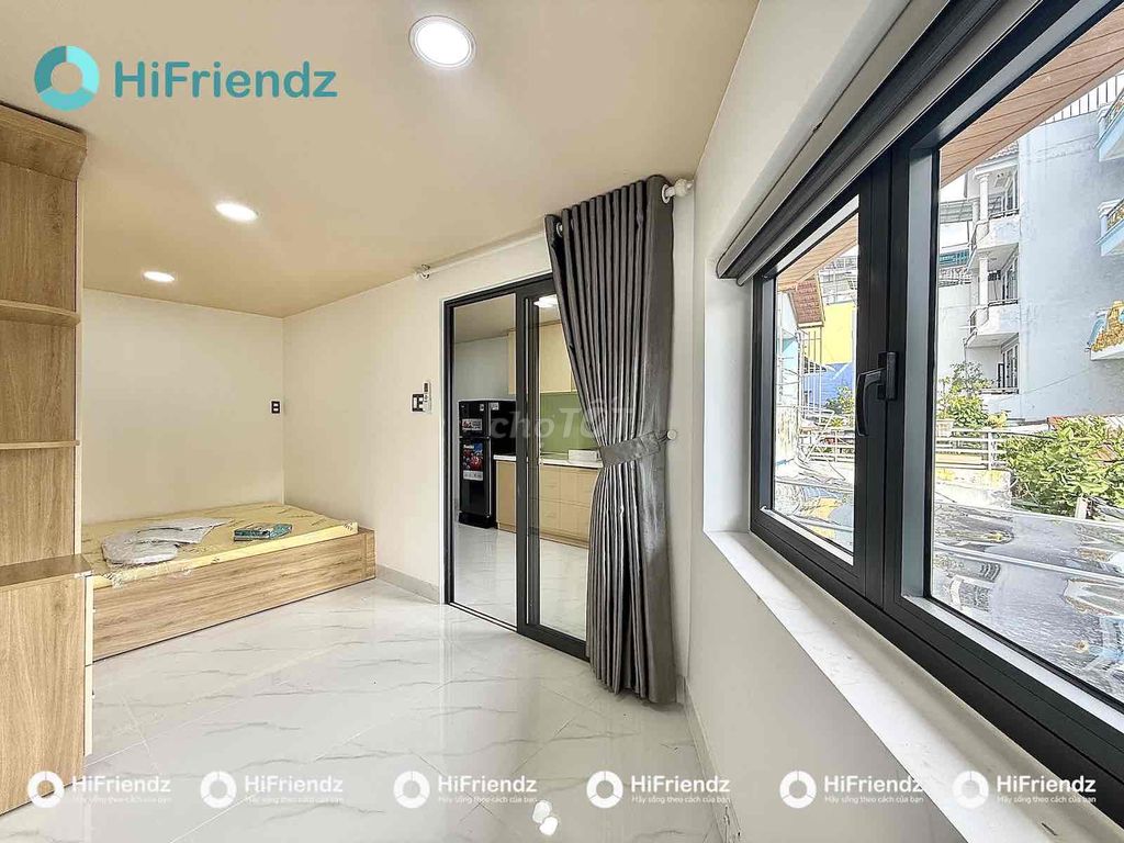 Open the apartment. A full-size bedroom near the flower cv.