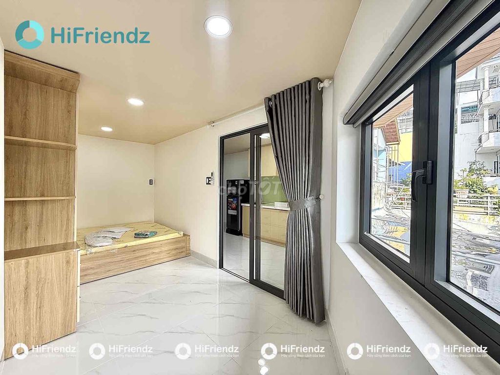 Open the apartment. A full-size bedroom near the flower cv.