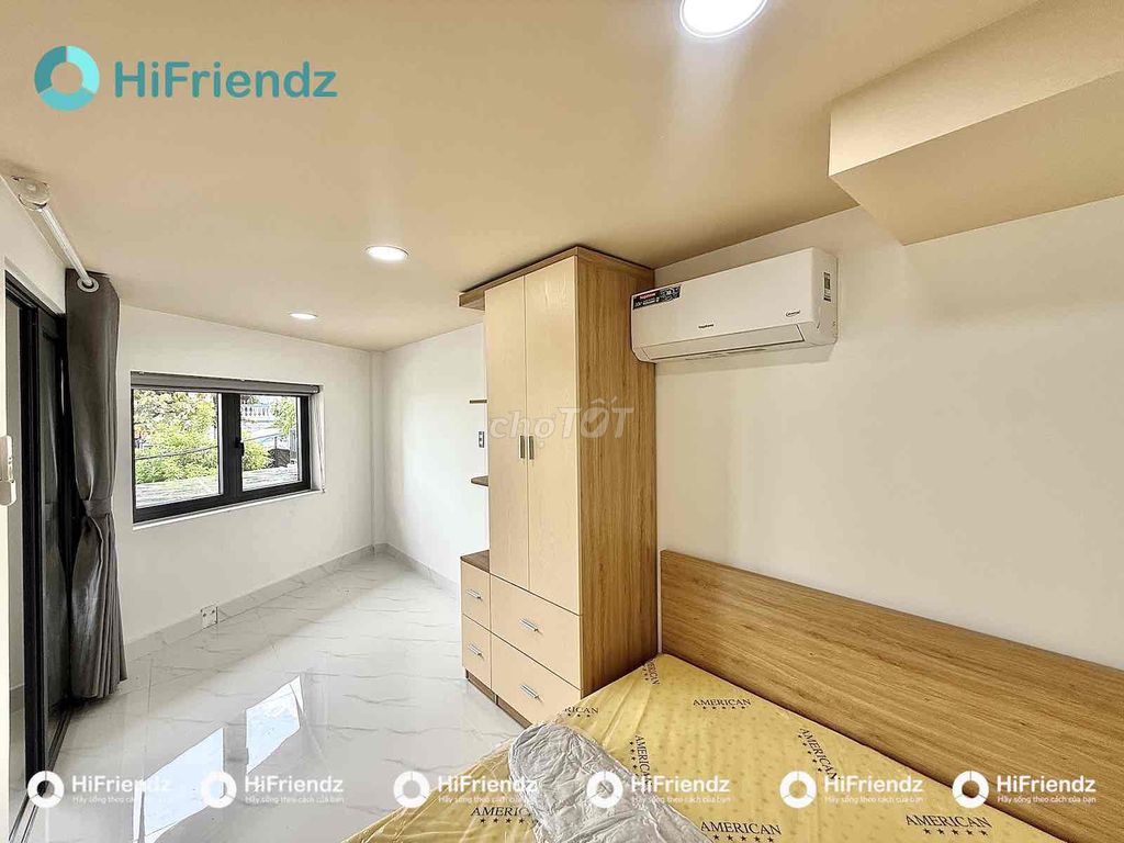 Open the apartment. A full-size bedroom near the flower cv.