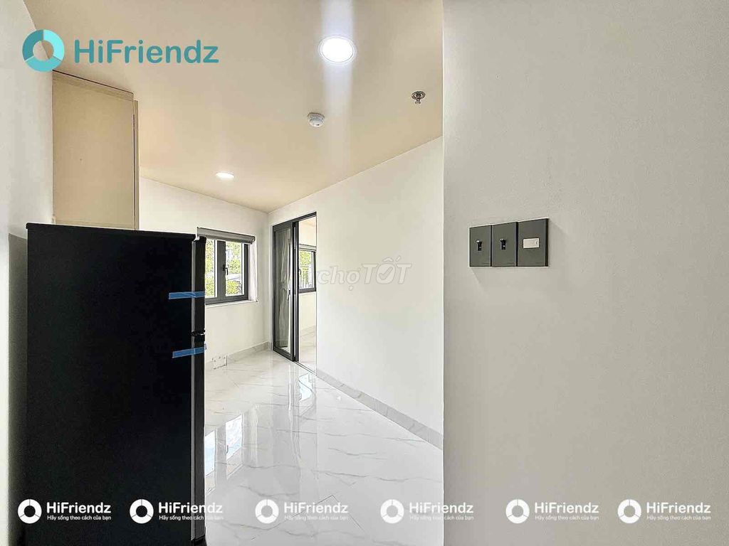 Open the apartment. A full-size bedroom near the flower cv.