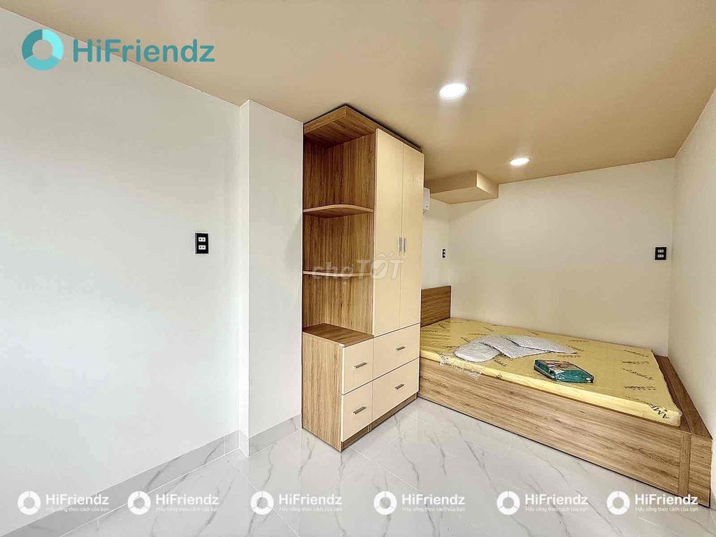 Open the apartment. A full-size bedroom near the flower cv.