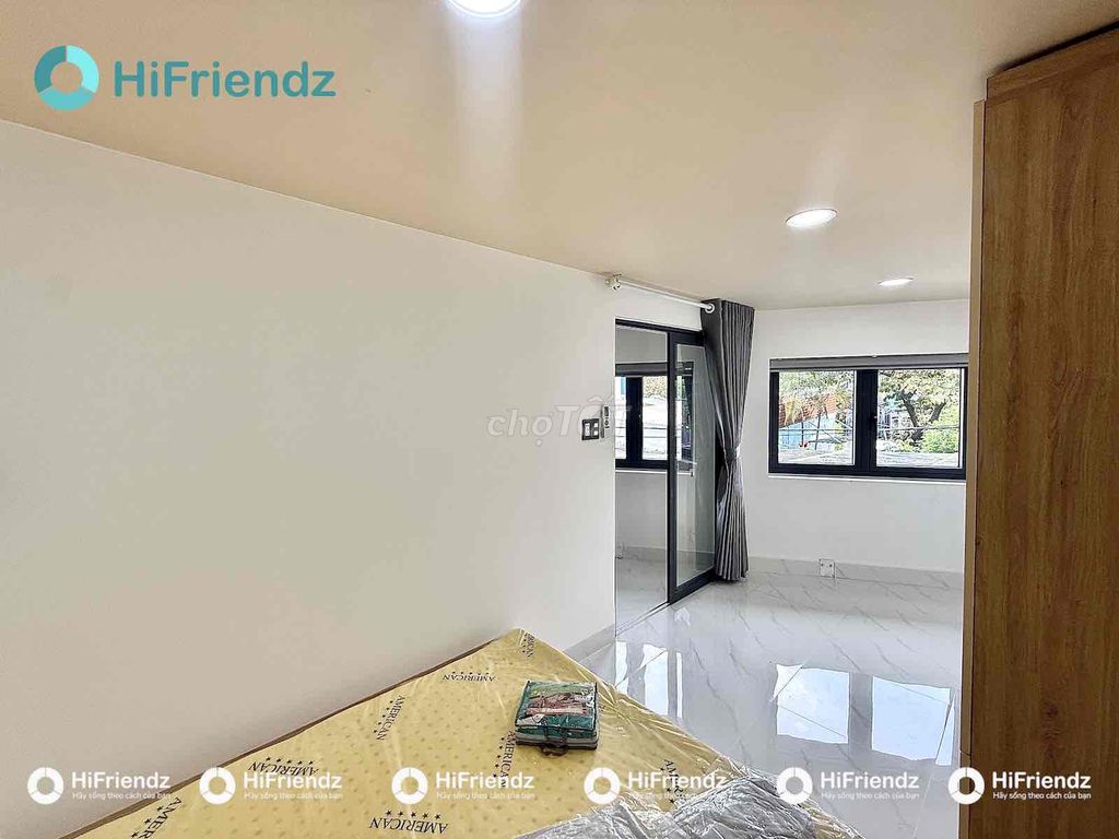 Open the apartment. A full-size bedroom near the flower cv.