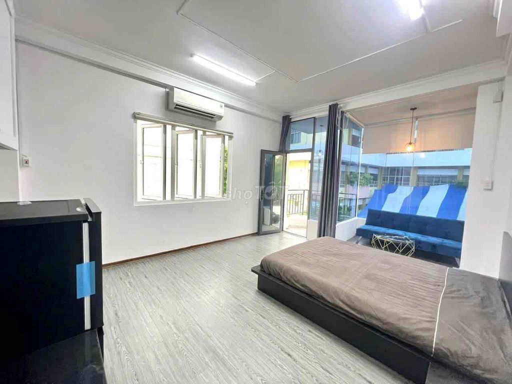 Room 1 full bedroom Nguyễn Phi Khanh balcony.