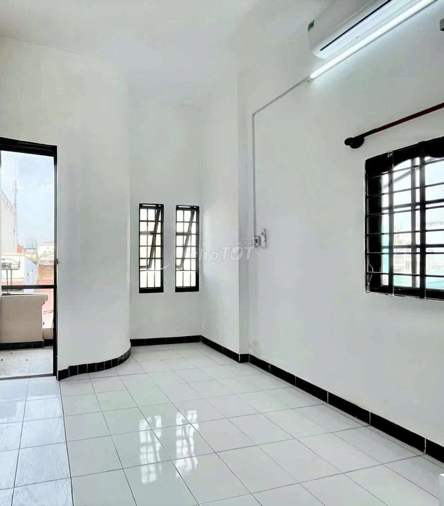 Public balcony studio - 2 sky windows - ready air conditioning - near aeon Bình Tân